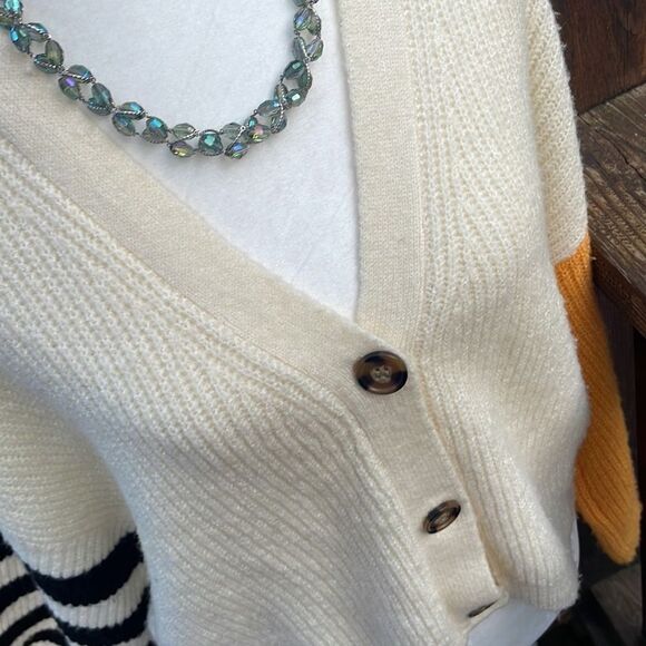 Truly, madly, deeply sweater - Picture 10 of 13